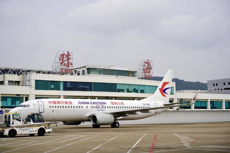 2025澳門正版資料免費和俄军轰炸乌无人机场与俄军轰炸乌无人机场视频播放